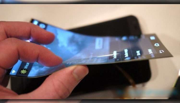móvil con pantalla flexible con tecnología OLED